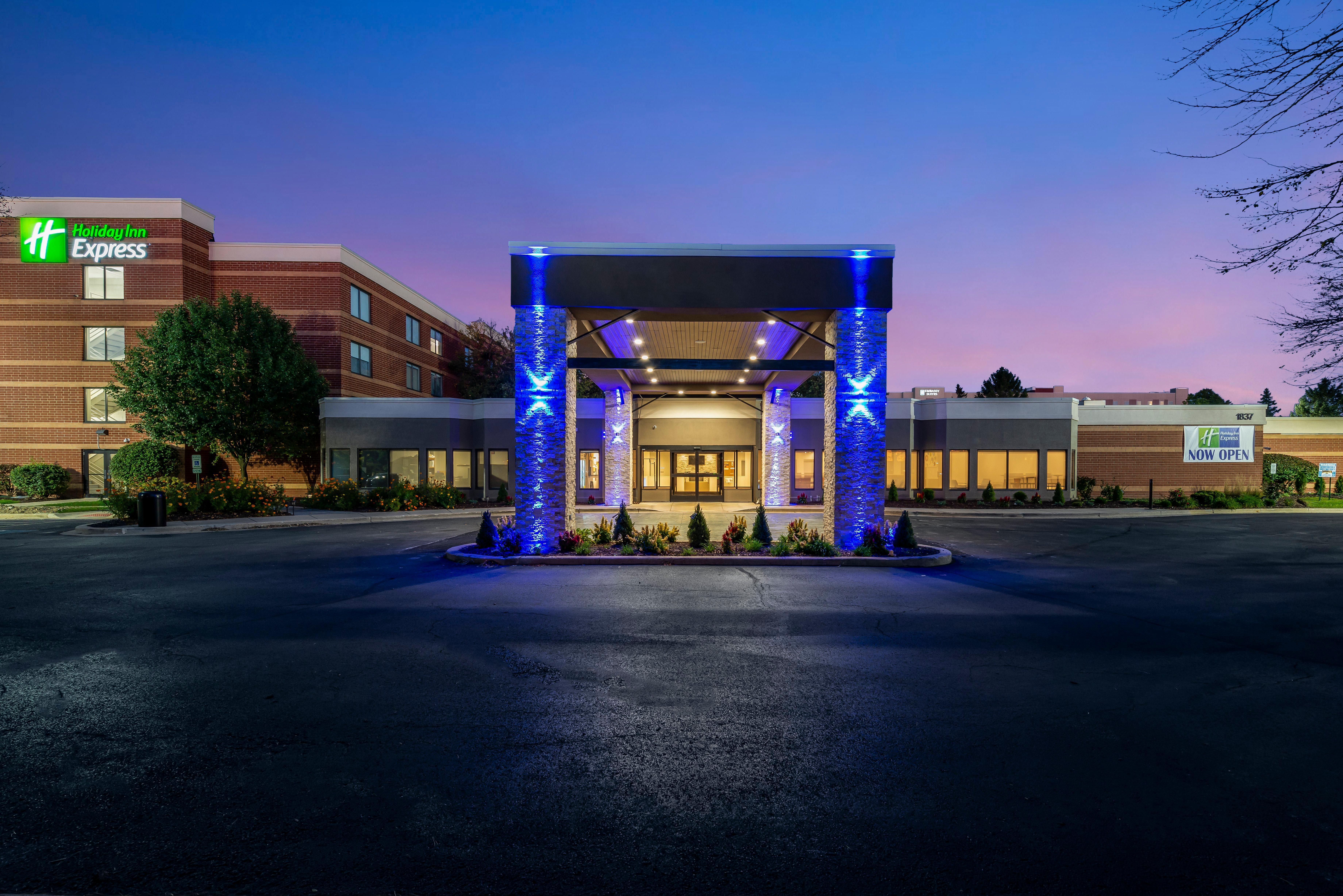 Holiday Inn Express Naperville By Ihg Buitenkant foto