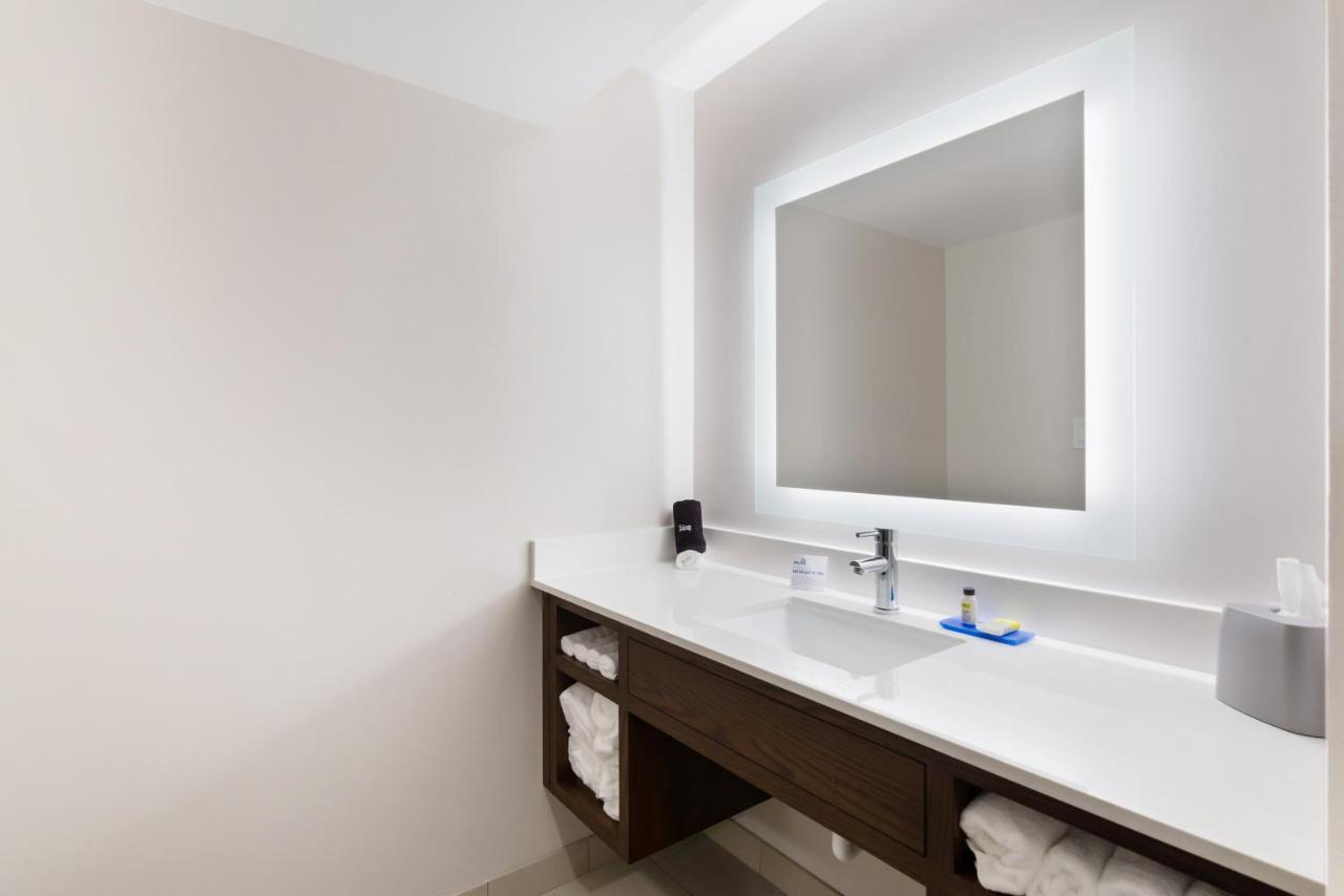 Holiday Inn Express Naperville By Ihg Buitenkant foto